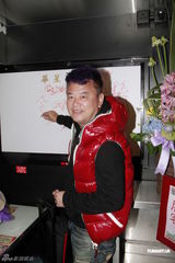 组图：陈奕迅助阵餐厅开幕自曝化身快递讨好老婆