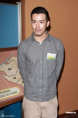 组图：黎耀祥为新剧造势 自曝配合太太再造人