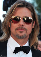 组图：皮特戛纳走秀长发黑超显帅气