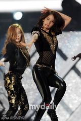 组图：韩团齐亮相梦想演唱会 少女时代网袜诱惑