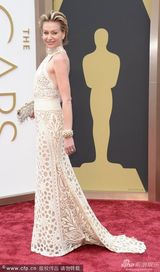 组图：艾伦同性妻波西亚亮相遭撇嘴女抢镜