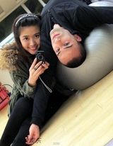 组图：张茆与外籍男友度假 比基尼秀性感曲线