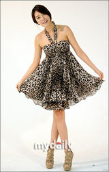 组图：韩国女艺人李秀晶宣传个人性感写真集