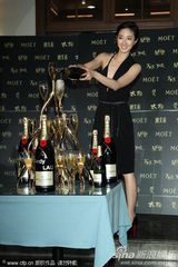 组图：金马奖闭幕庆功酒会获奖者开心亮相