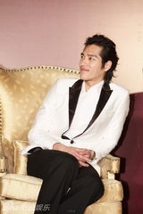 组图：马俪文《巨额交易》开机 韩彩英首演中国电影