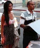 高清组图：“小野猫”妮可和赛车手男友汉密尔顿约会