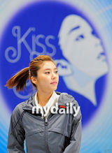 组图：韩星孙谭菲录制SBS台节目 秀花样滑冰风采