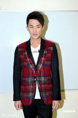 幻灯图：林峰帅气现身《劲歌金曲》 古巨基另类时尚