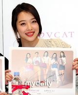 组图：韩团f(x)为品牌站台 宋茜优雅雪莉甜美