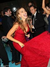 组图：《摩登家庭》索菲娅爆乳撅臀叫板麦莉