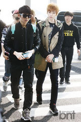 组图：SuperJunior SISTAR等便装亮相机场