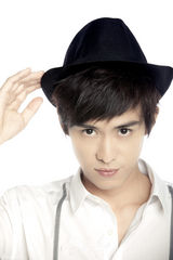 组图：陈楚河夏日帅气写真展型男本色