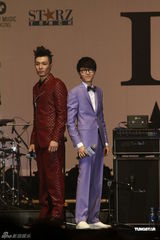 组图：方大同音乐会开幕 周柏豪连诗雅献唱