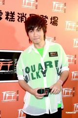 高清组图：古巨基代言日本料理 尝试炮制北海道雪糕