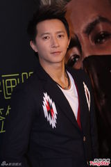 组图：韩庚前导画册狂热签售 粉丝蜂拥而至