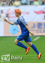 组图：朴智星领衔明星足球赛 收入捐四川灾区