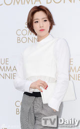 组图：少女时代徐贤Clara等助阵时尚活动