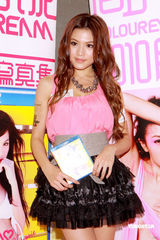 幻灯：周秀娜穿迷你短裙会粉丝 大派写真光盘