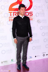 组图：时尚周年庆众星盛装 钟丽缇性感开胸