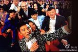 组图：大左仿奥斯卡自拍全明星遭网友吐槽