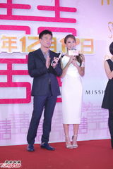 组图：安志杰谢婷婷亮相结婚派对 称还没求婚打算