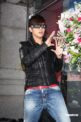 幻灯图：罗志祥引领潮流先锋 华人乐坛首支3DMV面世