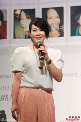 组图：刘若英婚后首发新专辑 MV变冷艳美女玩酷