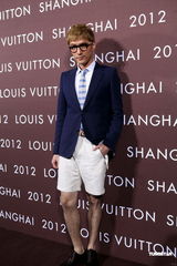 组图：范冰冰野猫造型出席活动 巩俐黑裙保守