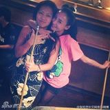 组图：曝张柏芝母子新加坡私房照 生活惬意幸福