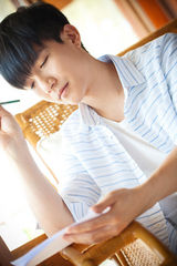 组图：陈楚生着家居服拍写真 闭关打磨新专辑