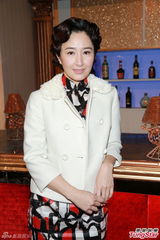 组图：欧阳震华健康复工 笑言欲请貌美男看护