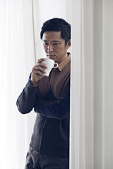 组图：高鑫写真大片冷峻时尚显绅士品格