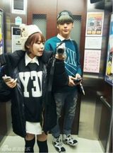 组图：韩脸赞情侣升格当父母 姐弟恋爸爸仅19岁