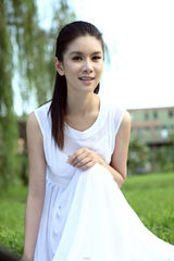 组图：《营盘镇警事》警花王笛俏丽写真曝光