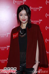 组图：文咏珊出席活动 何志恩挺徐濠萦生活健康