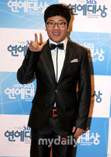 幻灯图集：09SBS演艺大奖颁奖礼 众星熠熠气氛热闹