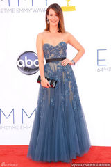 组图：《迎接变革》女配角莎拉-保罗森蕾丝裙