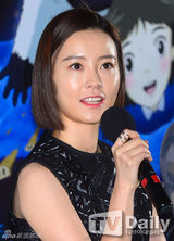 组图：刘亚仁郑有美宣传《卫星女孩和奶牛》