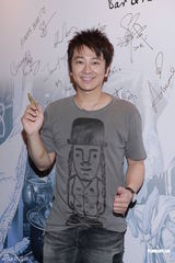 组图：李诗韵大露背装出席活动 清凉抢镜