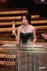 组图：陈敏之获最佳女配角现场泪如雨下