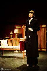 组图：蒋雯丽话剧剧照文艺 首演忐忑闺蜜力挺