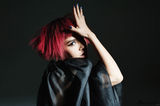 组图：谭维维时尚写真演绎摇滚恶之花