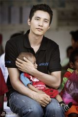 组图：谁是超级星爸潜力股？萌宝宝融化硬汉