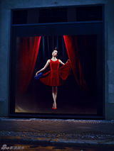 组图：韩雪变身橱窗模特 身材妙曼秀长腿