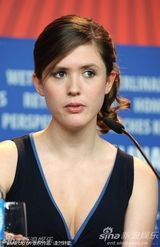 《孤儿》发布会全女子兵阵容 导演马里-库特泽微笑