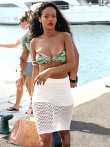 组图：蕾哈娜庆25岁生日 最爱比基尼大盘点