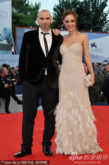 组图：69届威尼斯闭幕式红毯 女星争艳