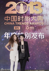 组图：金池T台首秀 另类造型亮相