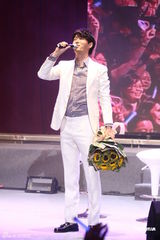 高清组图：车胜元台北会粉丝 展示熟男魅力