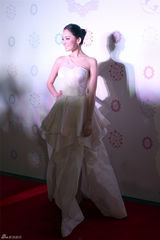 组图：娜扎颖儿孙艺洲同场观秀 畅想梦幻婚礼